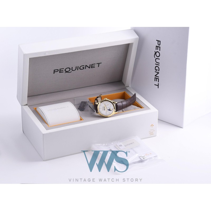 PEQUIGNET (RUE ROYALE - GRANDE DATE MOON Or Jaune / ref. 9011438 CG), vers 2018