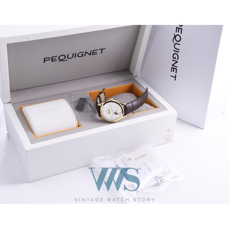 PEQUIGNET (RUE ROYALE - GRANDE DATE MOON Or Jaune / ref. 9011438 CG), vers 2018