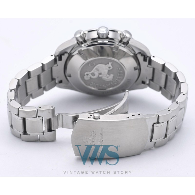 OMEGA (Chronographe Speedmaster Auto Date - Silver - Signature Rouge / ref. 323.1040.400.2001/ 178.0068), vers 2015