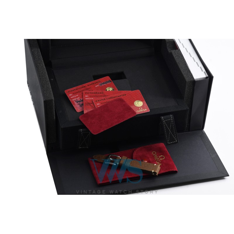 OMEGA (Chronographe Speedmaster Professional Coaxial / Green - Or jaune / ref. 310.60.42.50.10001), vers 2024