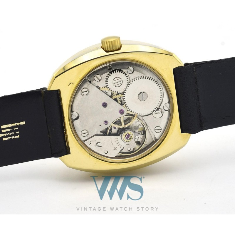 LIP (Tonneau Medium / Casino Red - Plaqué or / ref. 43784), vers 1973