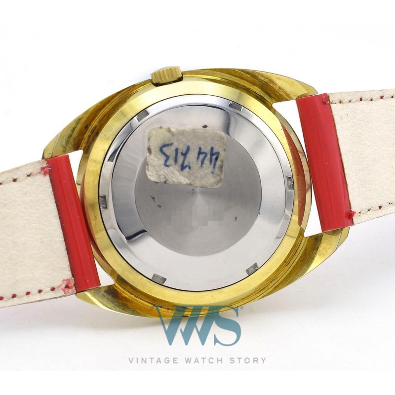 LIP (Sport Tonneau - Romaine / Trotteuse Red - Automatic / ref. 44713 ), vers 1975