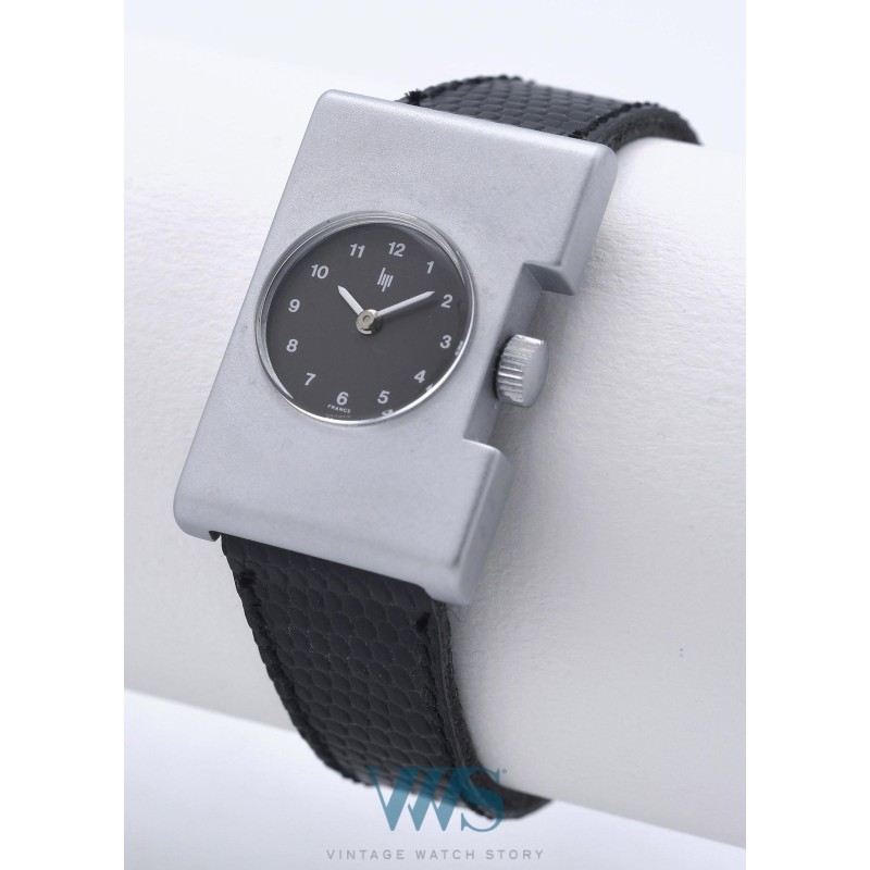 LIP (Lady rectangle Design / Black - Chiffres Arabes by Isabelle Hebey / ref. 43358), vers 1976