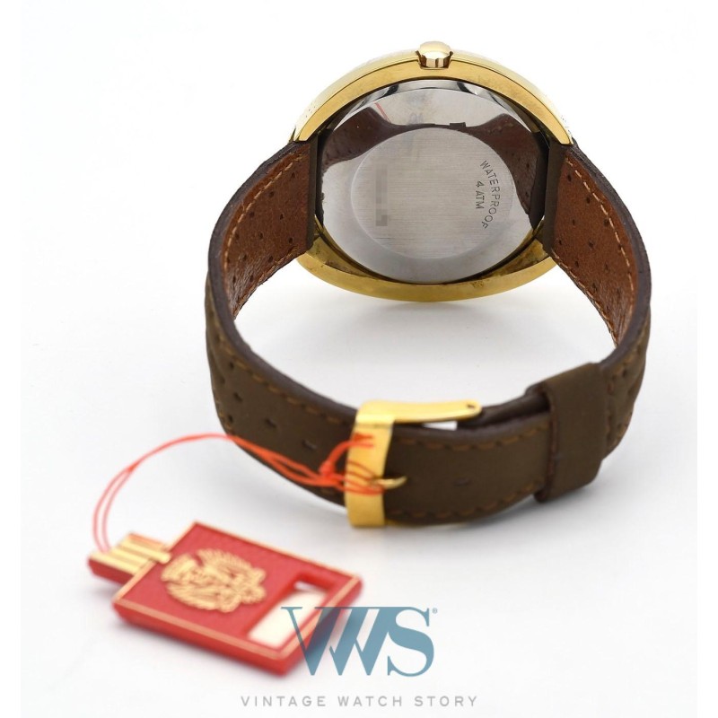 LIP (Himalaya Soucoupe 4 ATM - Design plaqué or / Automatic / ref. 4274225), vers 1972