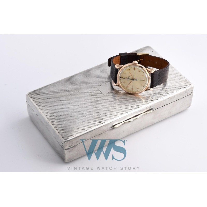 OMEGA (Classic de Luxe / 1er Chronomètre - Or Jaune / numéroté), vers 1944