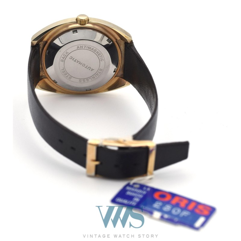 ORIS (Sport Tonneau / Shock Proof - Automatic / ref. 11504 ), vers 1976/78