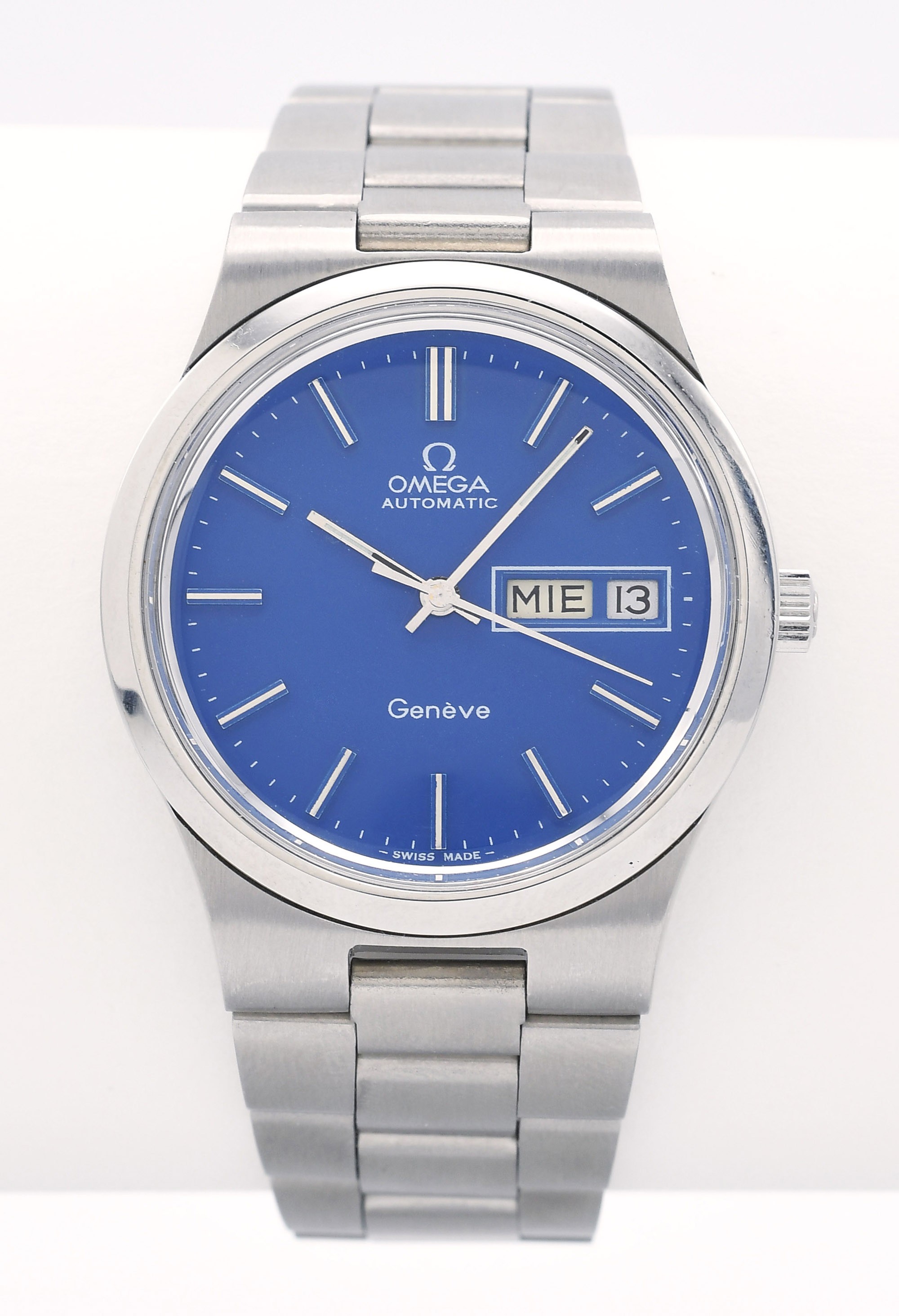 OMEGA (Genève Sport Automatic Blue - Day Date / ref. 166.0174), vers 1977 -  Vintage Watch Story