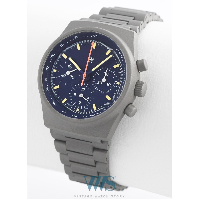 PRESTIGE WATCH INTERNATIONAL (Chronographe By Orfina Suisse, Gris "Logo only" - Cadran bleu / réf. 7183D), vers 1980